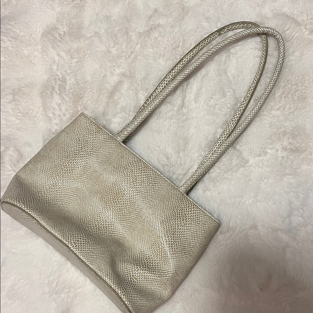 Vintage Bueno white Vinyl Textured Tote Shoulder Bag - Picture 9 of 9